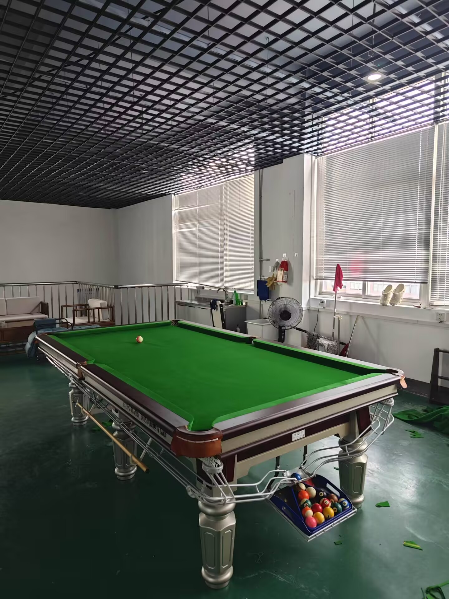 宝山办公室银腿实木库台球桌