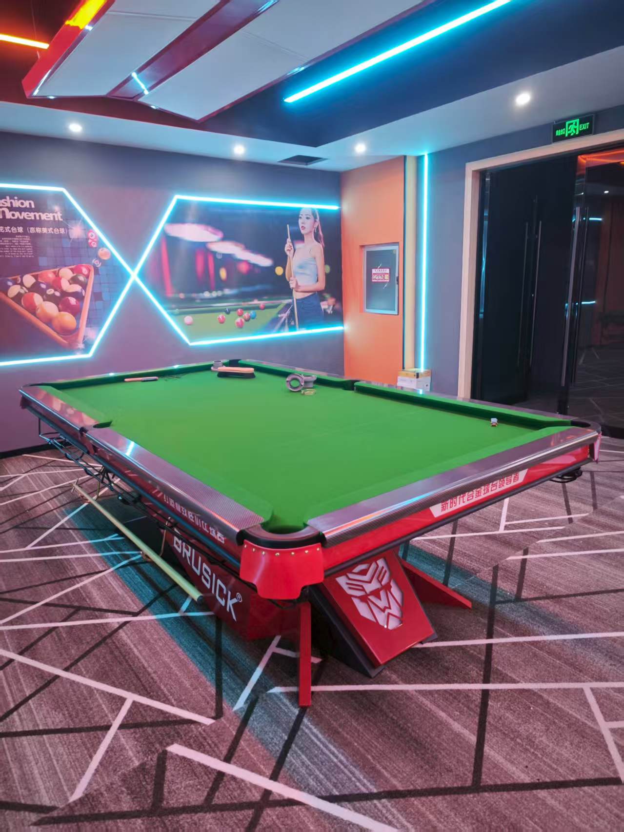 样品台 比赛级95新毒牙